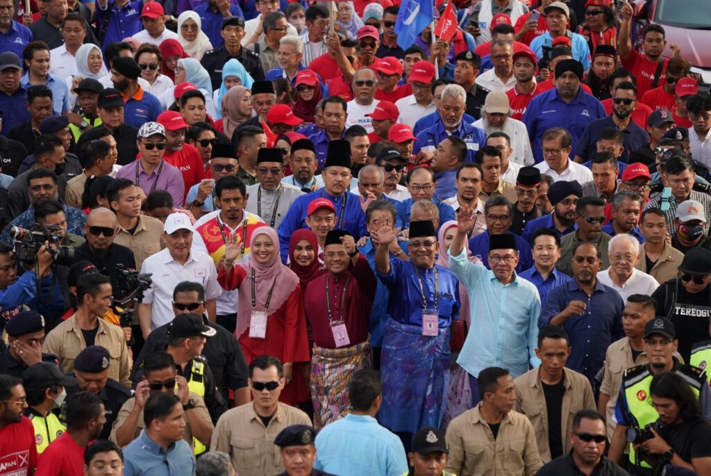 PM Anwar iringi perarakan calon BN-PH di Gombak