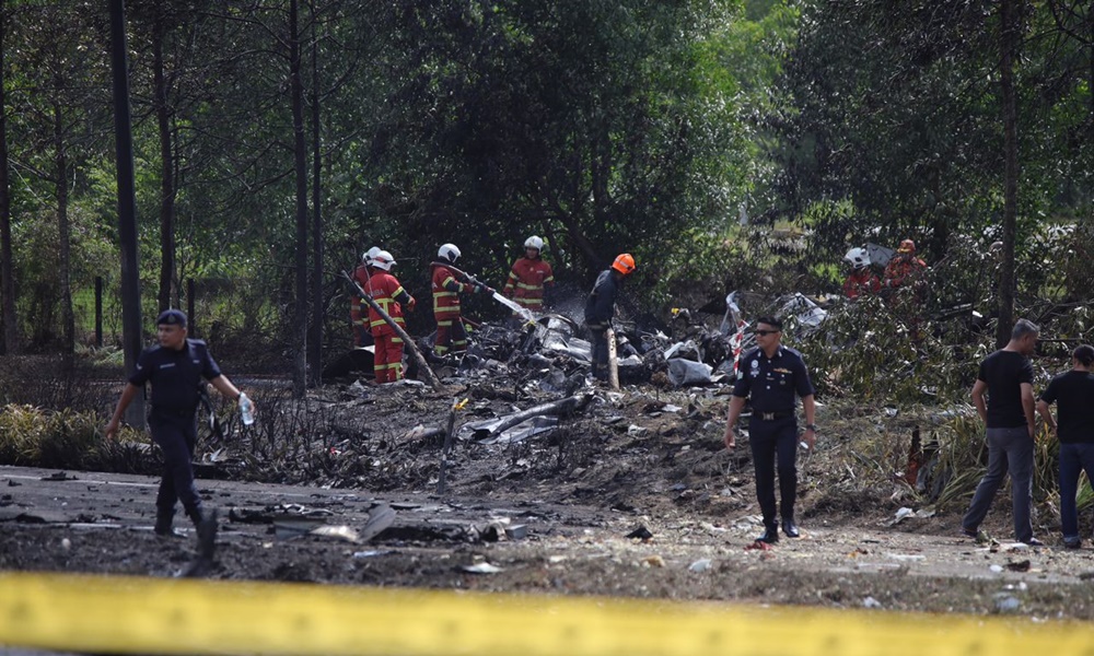 Pesawat terhempas di Elmina Shah Alam, 10 maut