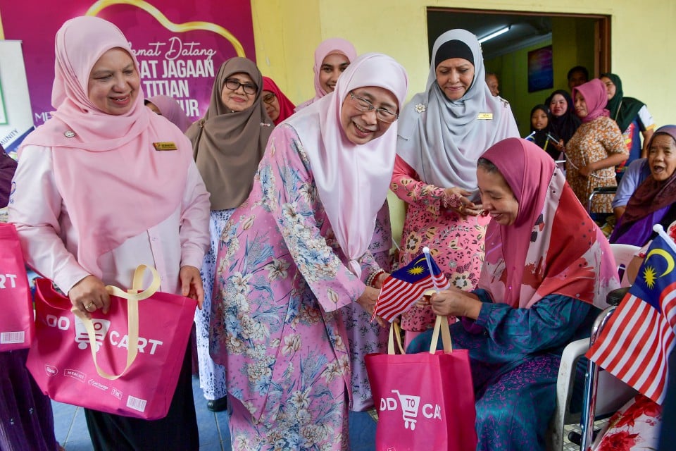 Kasih Malaysia hulur sumbangan kepada pusat jagaan warga emas, OKU