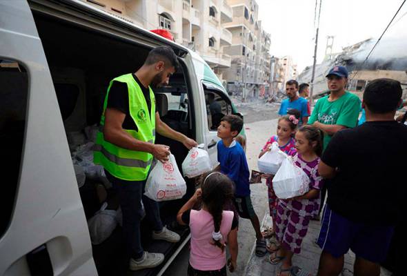 Beratur sejauh 1km untuk dapatkan makanan, minum air kotor di Gaza – Dr Ziad