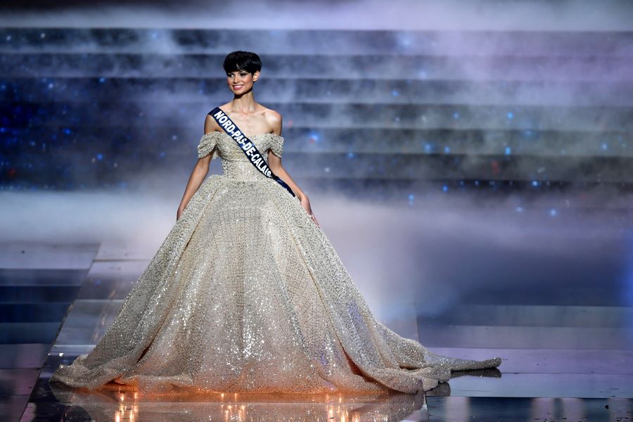 Ratu Cantik Perancis dikritik kerana berambut pendek