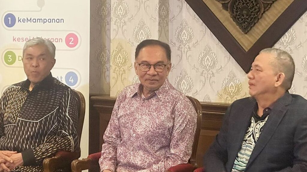 Anwar menafikan dakwaan ahli parlimen kerajaan ‘dikurung’
