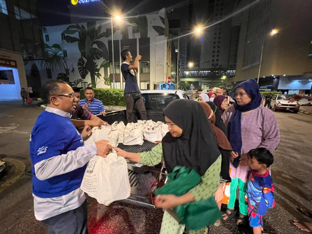 Jawi Food Bank agihkan 300 pek makanan berbuka puasa